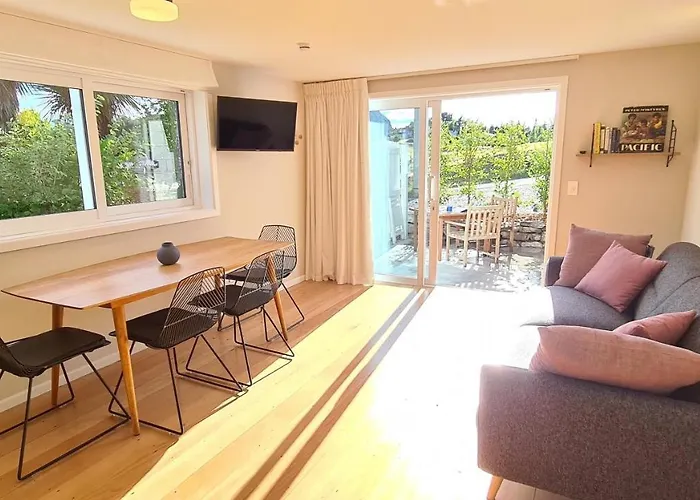 Kowhai Apartment - Private Opposite Golf Course Central Wanaka