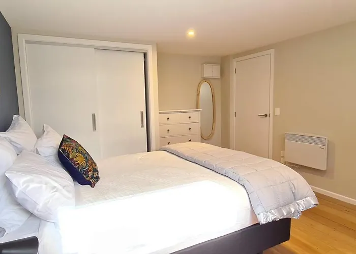 Kowhai Apartment - Private Opposite Golf Course Central Wanaka